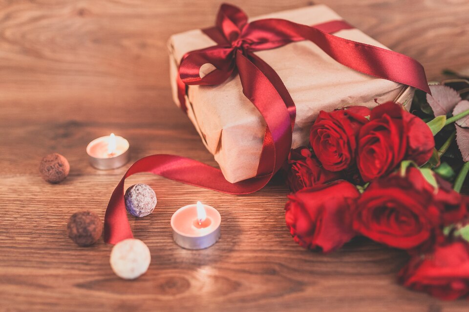 Romantic Anniversary Gift Ideas for Her And Him in Dubai 2027