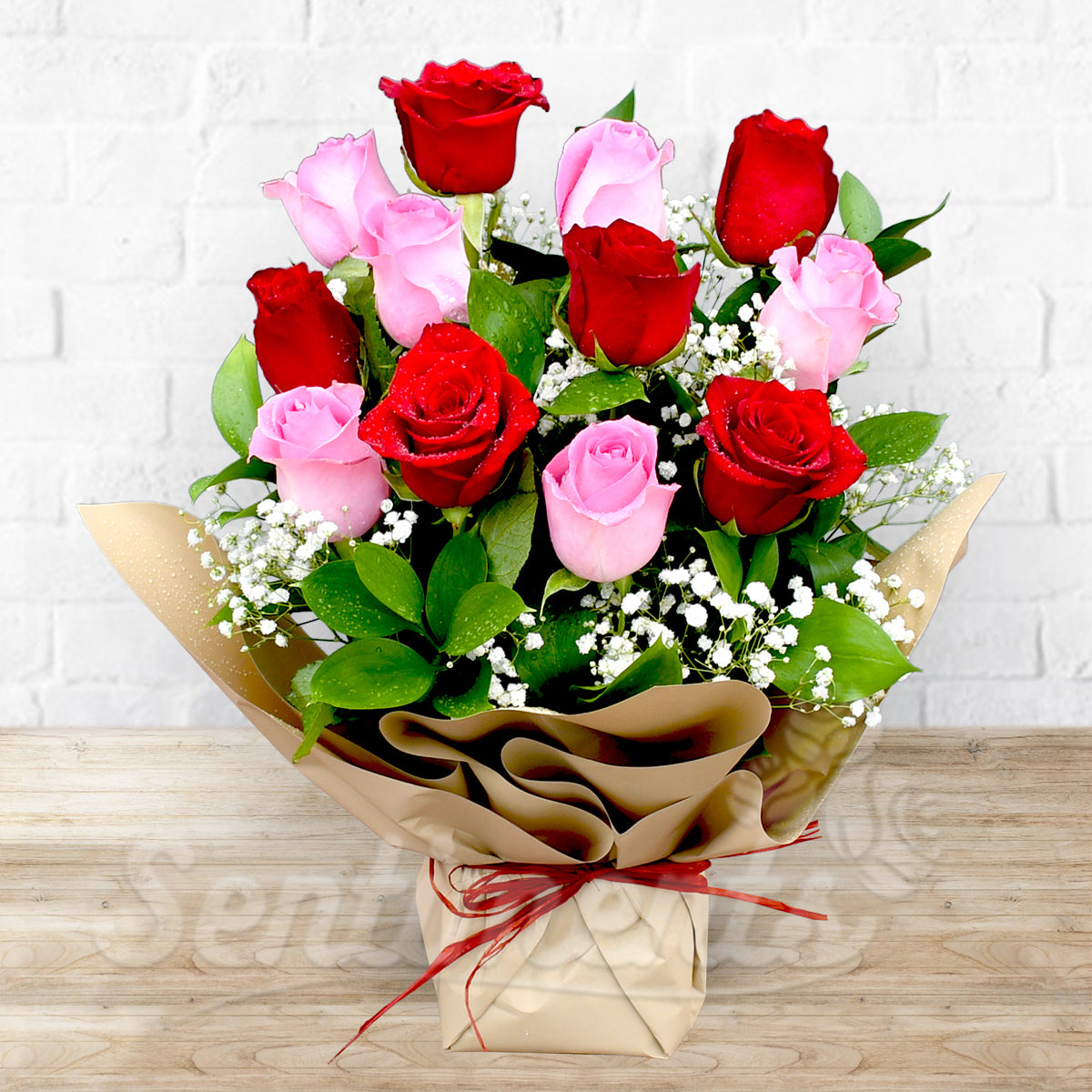 12 Mixed Pink &  Red Roses Simple Arrangement