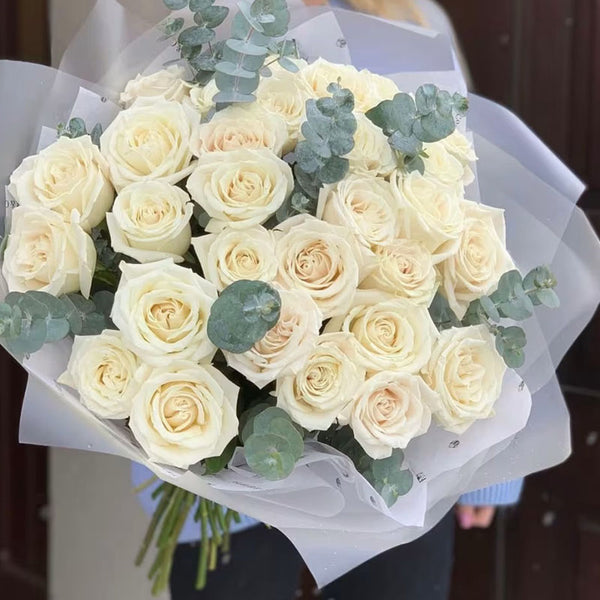 Pure Love White Roses Fresh Flower Hand Bouquet