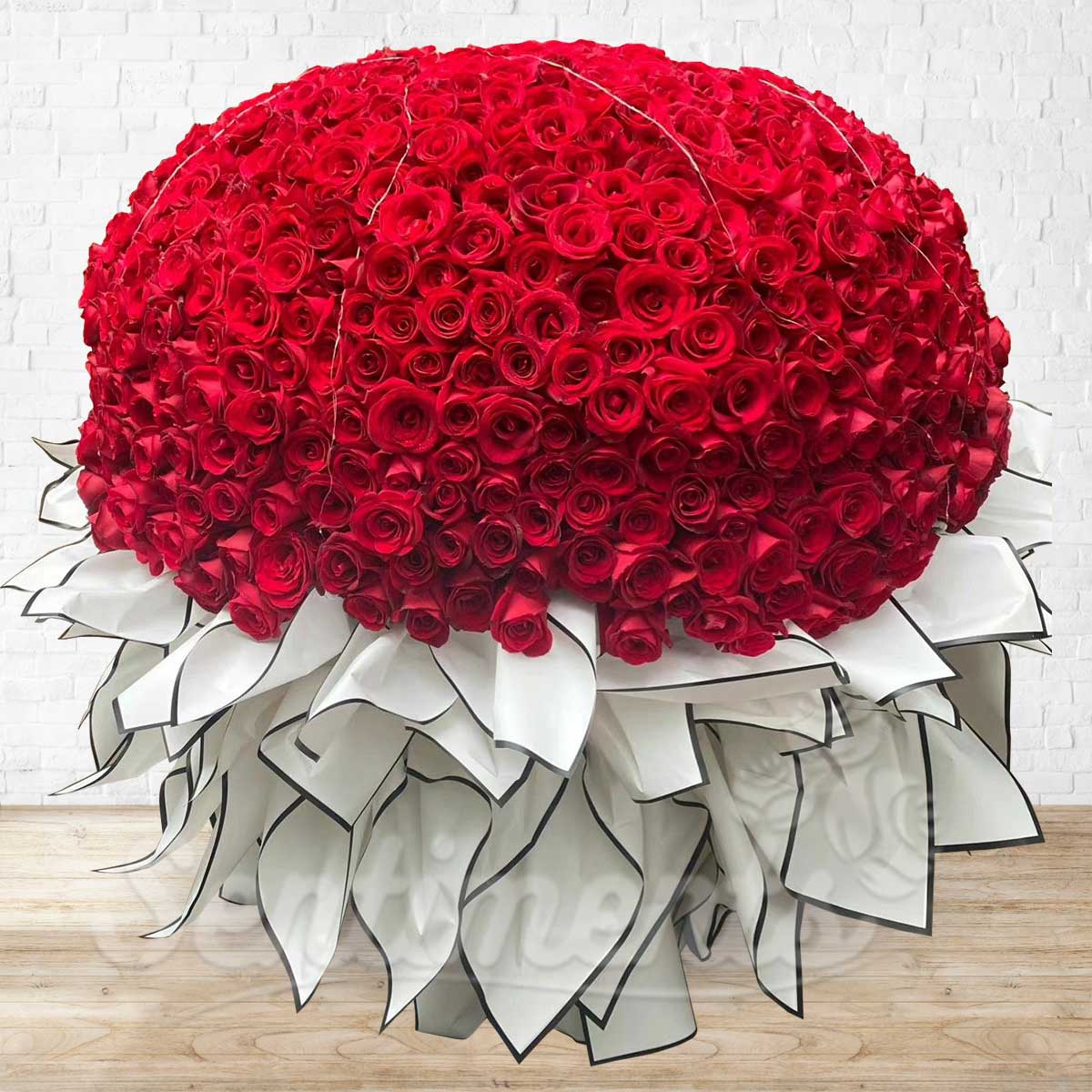 500 Red as Lips Roses Big Hand Bouquet