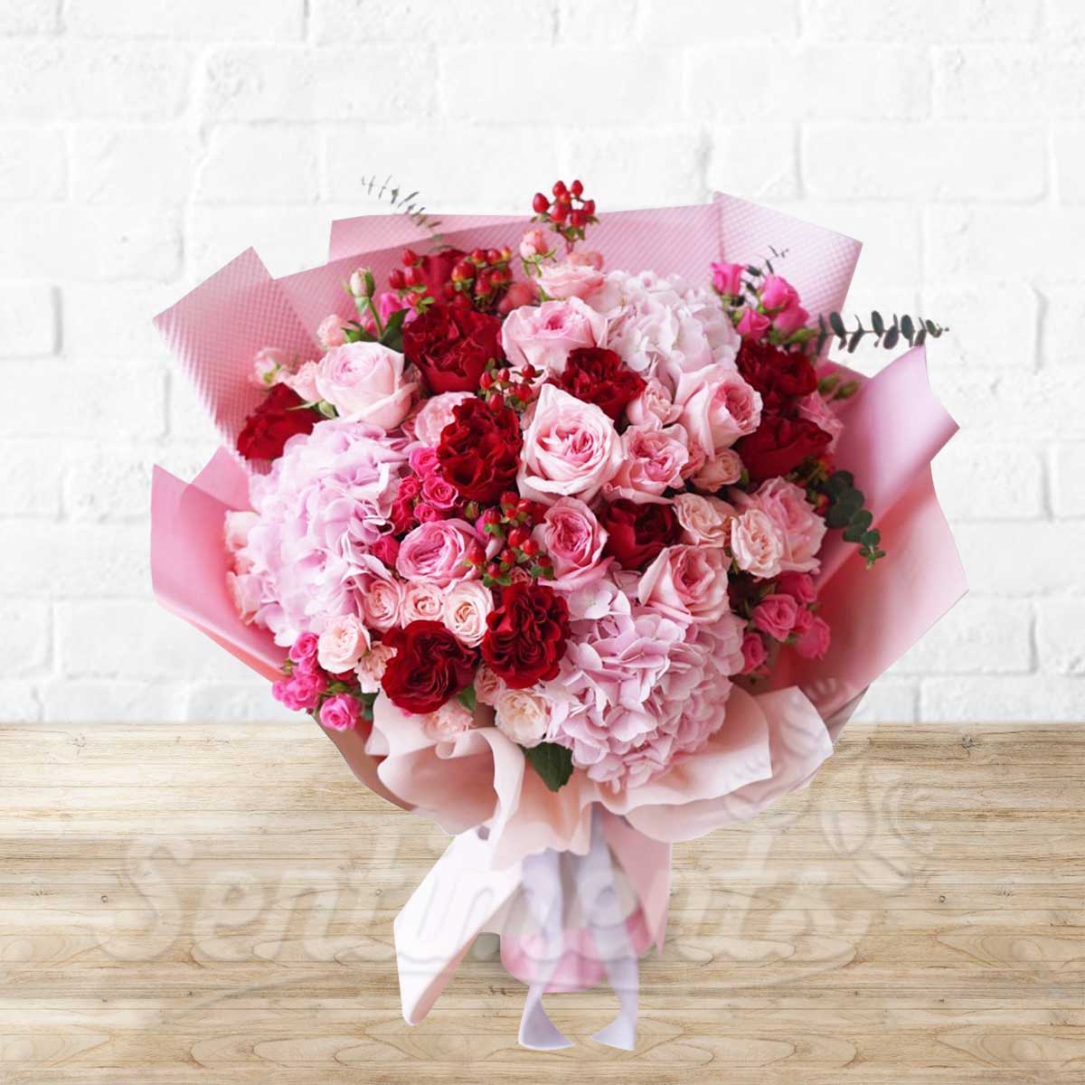 Exquisite  Pinkie Promise Mixed Flowers Hand Bouquet