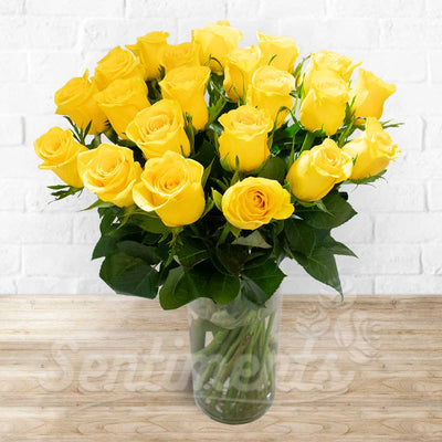 Yellow Sunshine Beauty Roses on a GlassVase